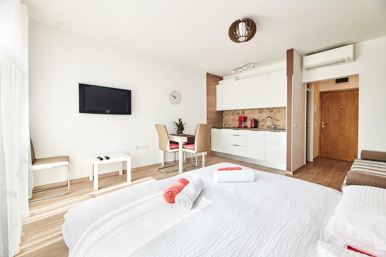 Studio Apartman Lena Umag Exteriör bild