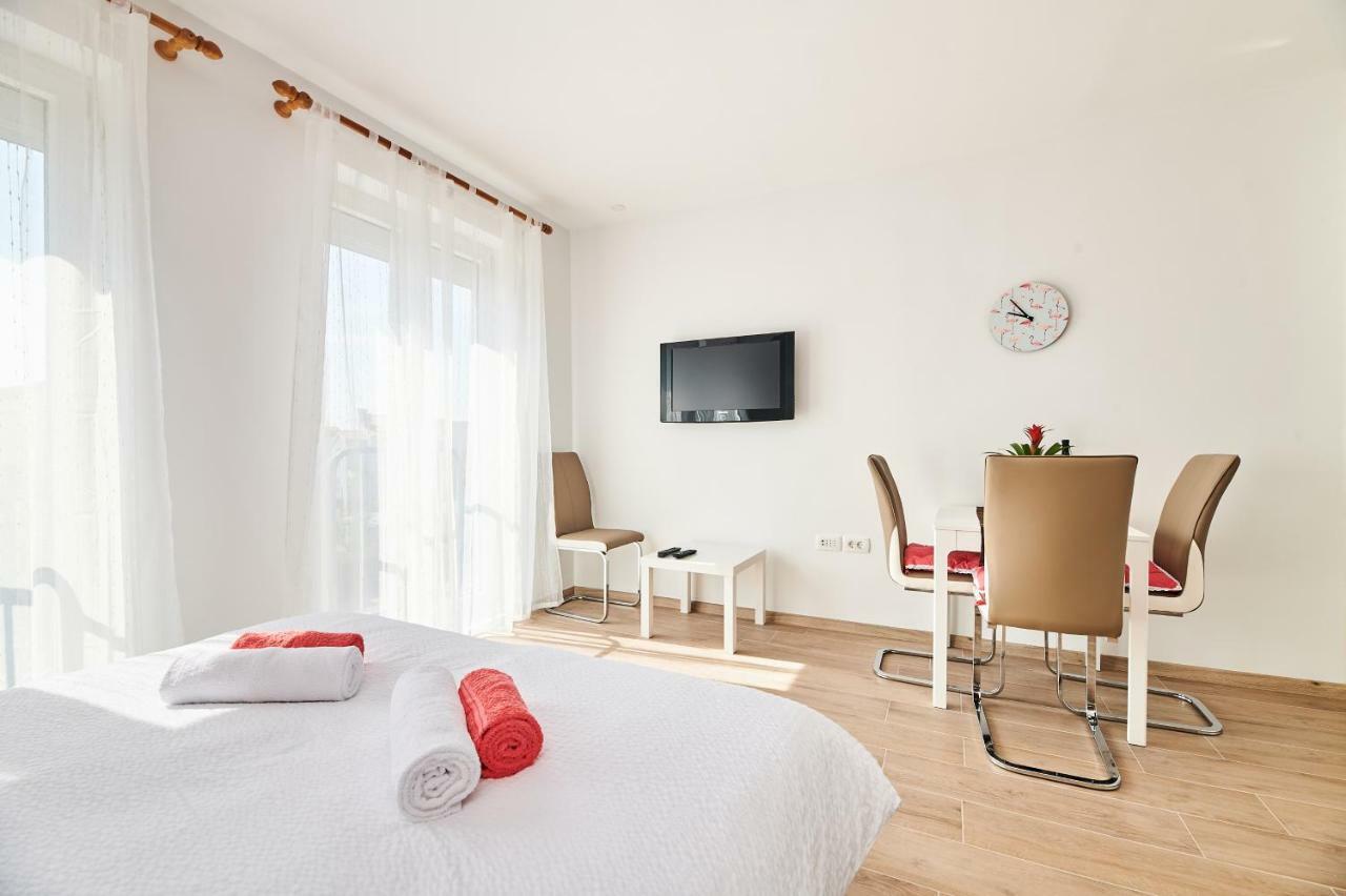 Studio Apartman Lena Umag Exteriör bild