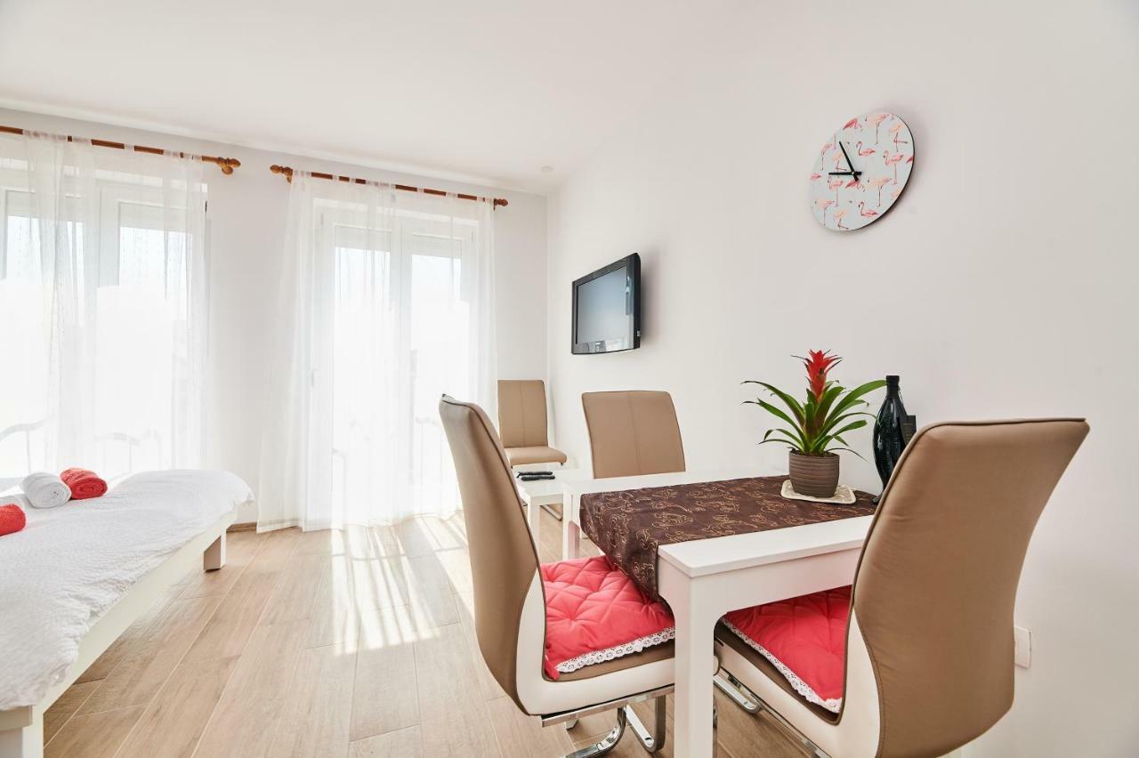 Studio Apartman Lena Umag Exteriör bild