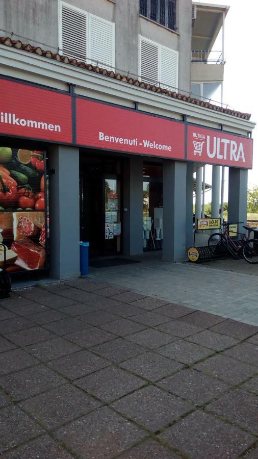 Studio Apartman Lena Umag Exteriör bild